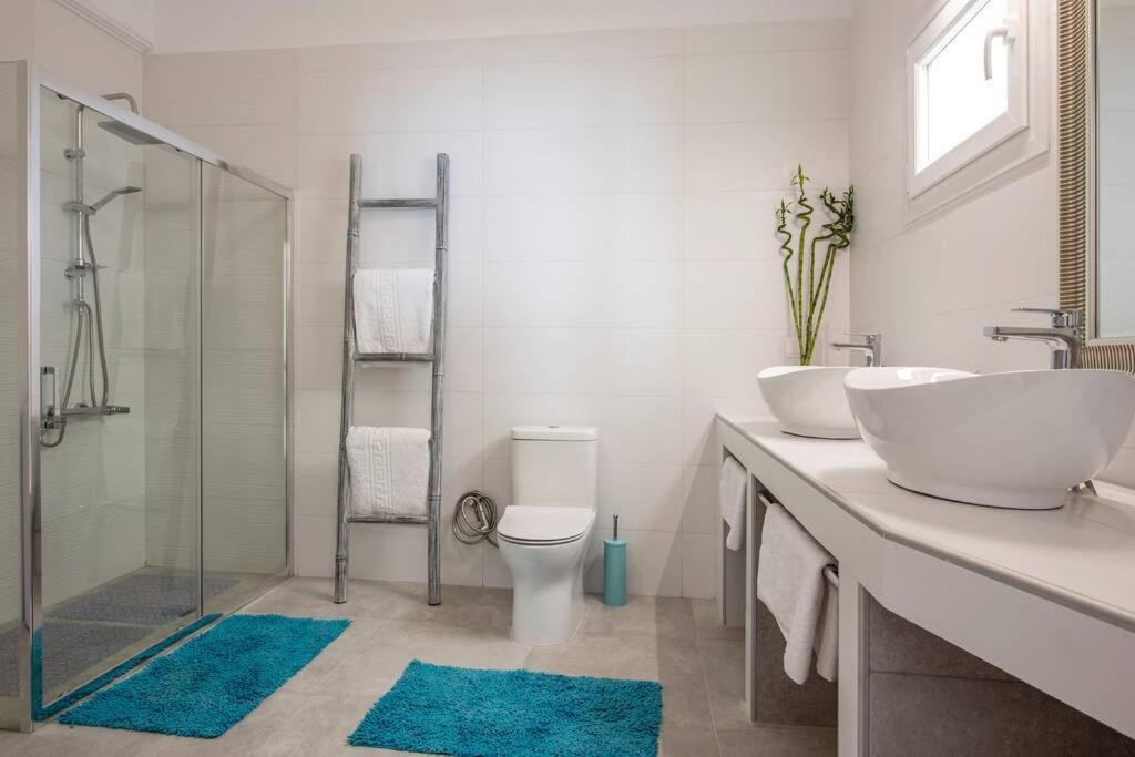 Amazing Seafront Suite Ierapetra  Bagian luar foto